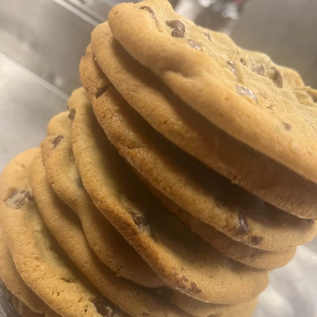 3pk Jumbo Chocolate Chip Cookies.
